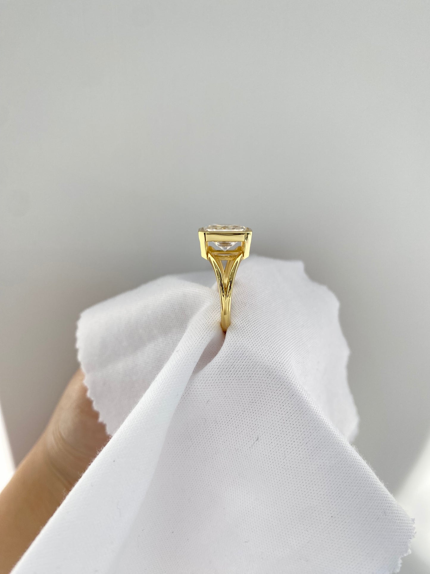 Radiant Cut 5 Carat Ring 雷迪恩切割5克拉戒指