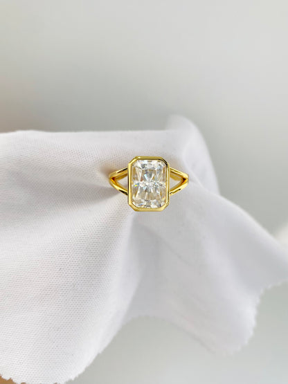 Radiant Cut 5 Carat Ring 雷迪恩切割5克拉戒指