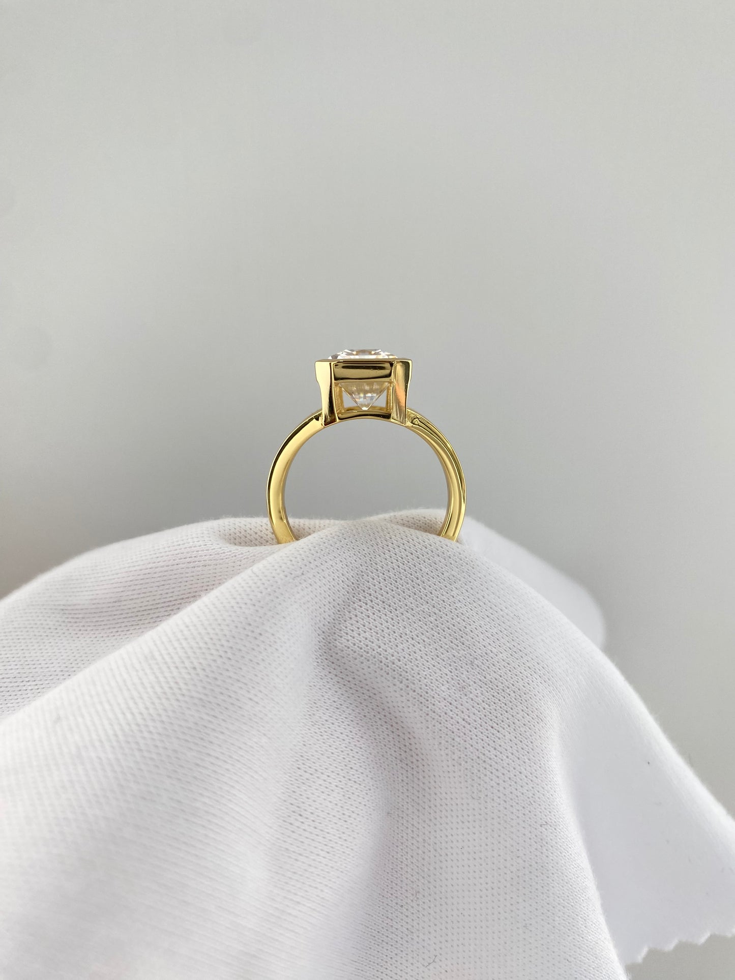 Radiant Cut 5 Carat Ring 雷迪恩切割5克拉戒指