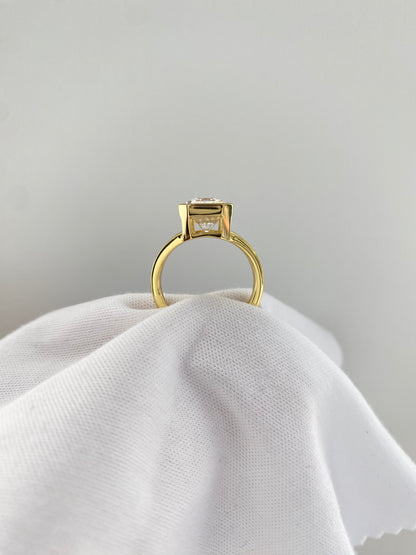 Radiant Cut 5 Carat Ring 雷迪恩切割5克拉戒指